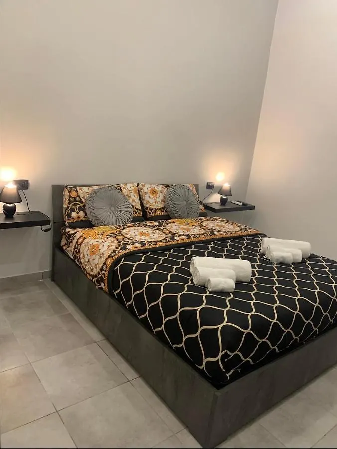 Miris Apartment Fast Comfortable Naples Airport Capodichino 25 Minutes Walk Self Check-In Italy